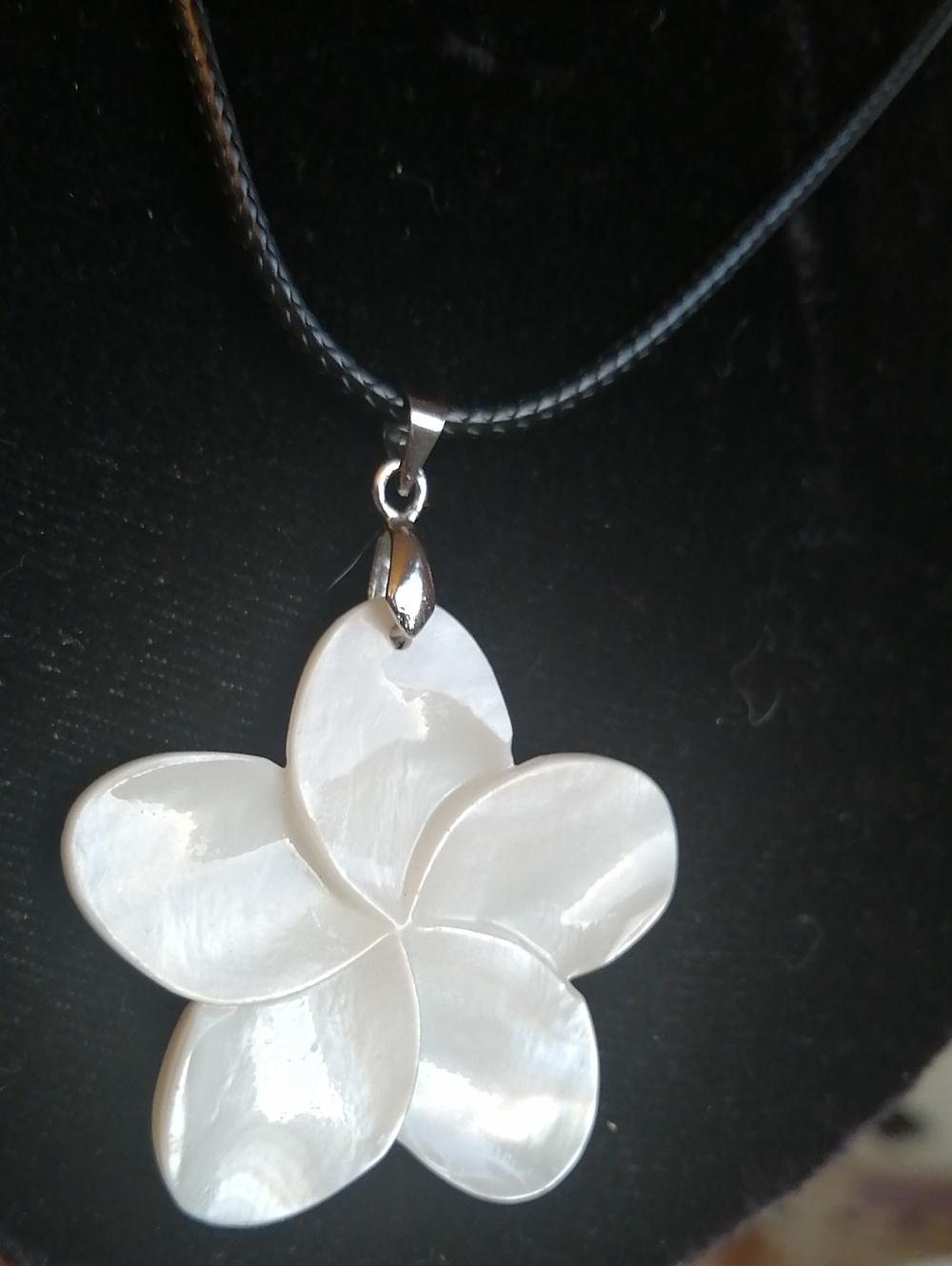 10 K White Gold Plated Stamp On Bail Mother of Pearl Flower Pendant Necklace